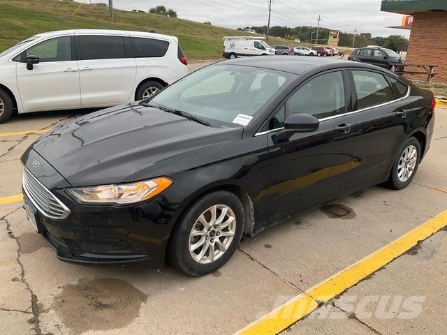 Ford Fusion PKWs