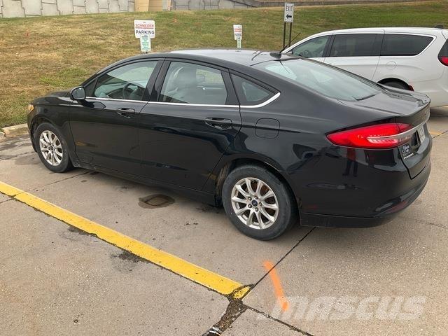 Ford Fusion PKWs