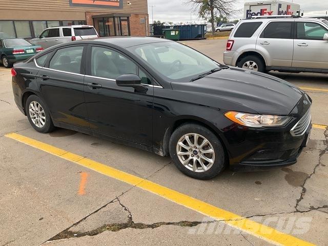 Ford Fusion PKWs