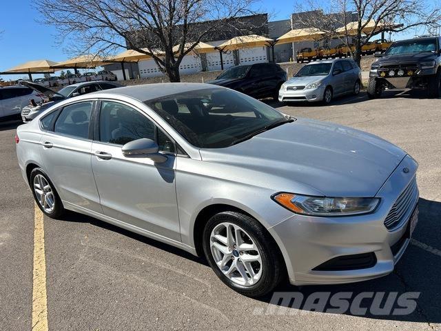 Ford Fusion PKWs