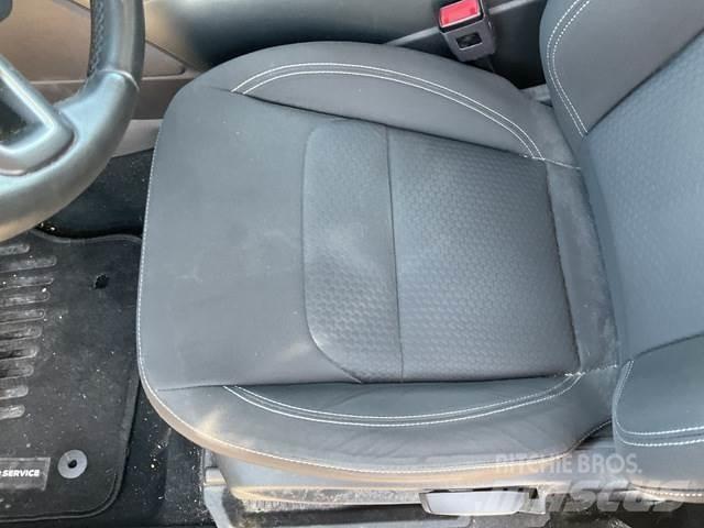 Ford Kuga PKWs