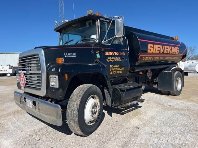 Ford L8000 Tankwagen