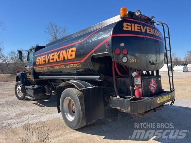 Ford L8000 Tankwagen