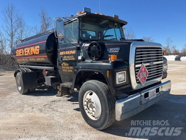 Ford L8000 Tankwagen