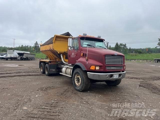 Ford LTS 9000 Schneeschilde und -pflüge
