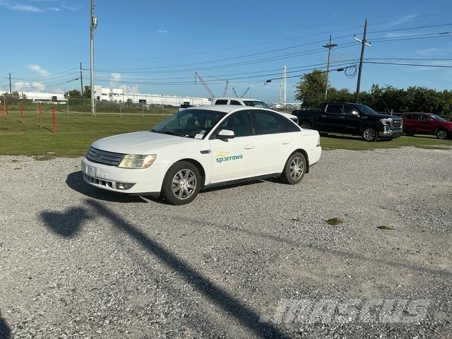 Ford Taurus PKWs