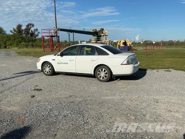 Ford Taurus PKWs