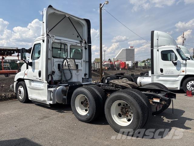 Freightliner  Sattelzugmaschinen