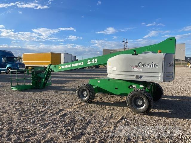 Genie S-45 Teleskopbühnen