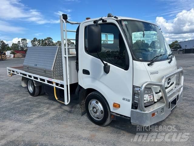 Hino 300 Pritschenwagen/Pritschenwagen mit Seitenklappe