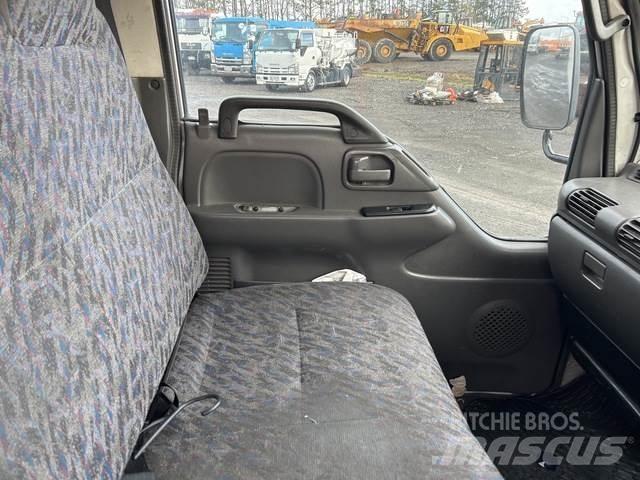 Isuzu NKR300s Sonstige Baumaschinen