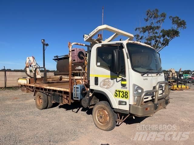 Isuzu NPS 300 Pritschenwagen/Pritschenwagen mit Seitenklappe
