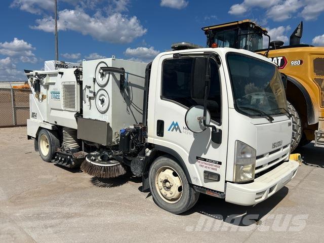 Isuzu NQR Kehrmaschine