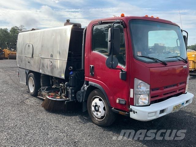 Isuzu NRR Kehrmaschine