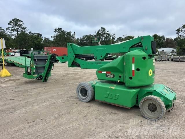 JLG E400AJPN Gelenkteleskoparbeitsbühnen