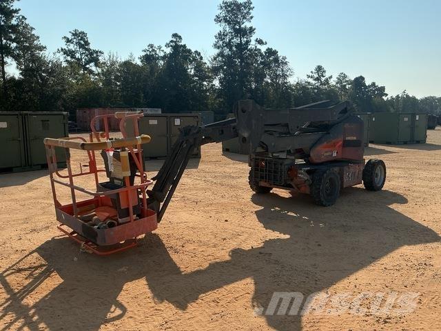 JLG E450AJ Gelenkteleskoparbeitsbühnen