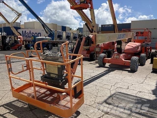 JLG M600JP Teleskopbühnen