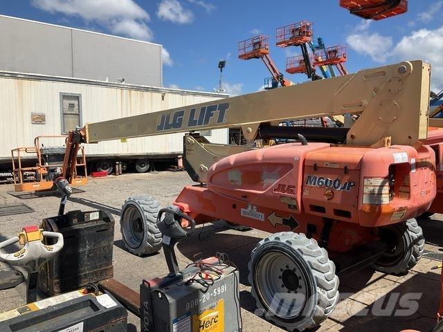 JLG M600JP Teleskopbühnen