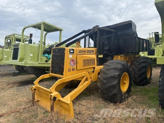 John Deere 640 Stammholzschlepper