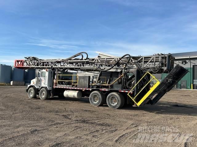 Kenworth T800 Fahrzeug mit mobiler Bohranlage