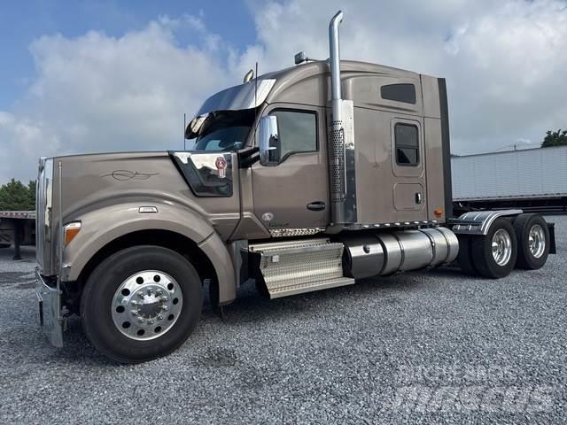 Kenworth W990 Sattelzugmaschinen