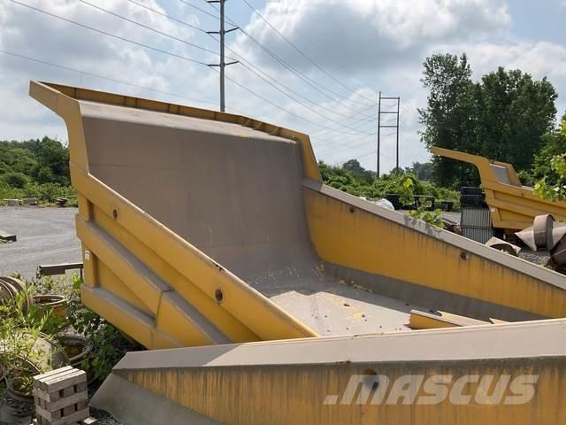 Komatsu  Kastenwagen