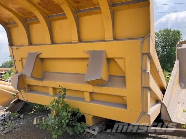 Komatsu  Kastenwagen