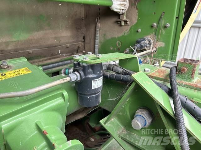 Krone V1500MC Rundballenpressen