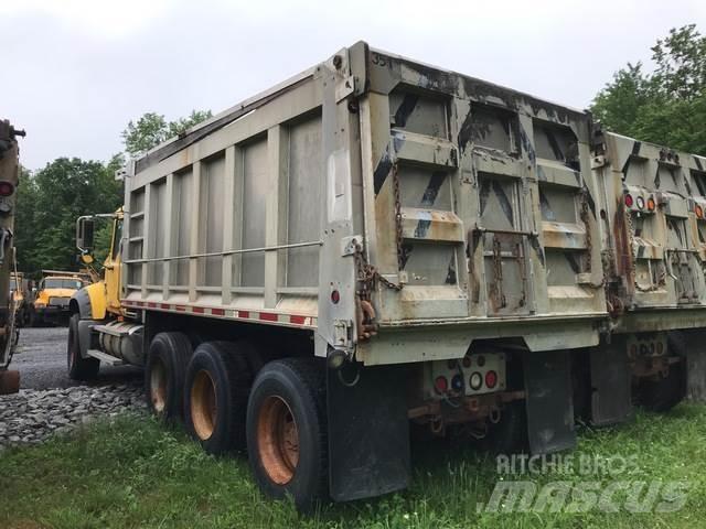 Mack 700 Schneeschilde und -pflüge