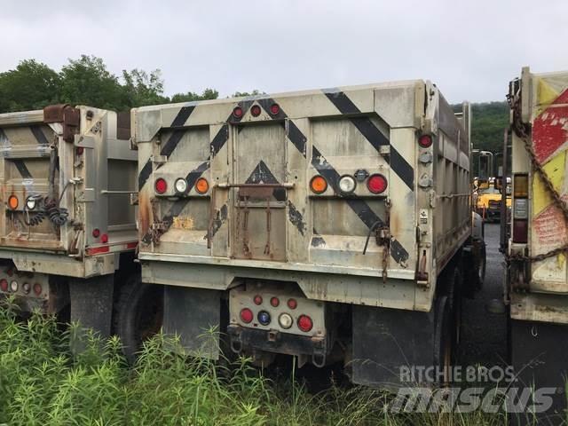 Mack 700 Schneeschilde und -pflüge