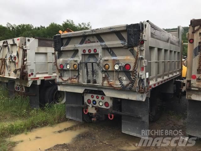 Mack 700 Schneeschilde und -pflüge