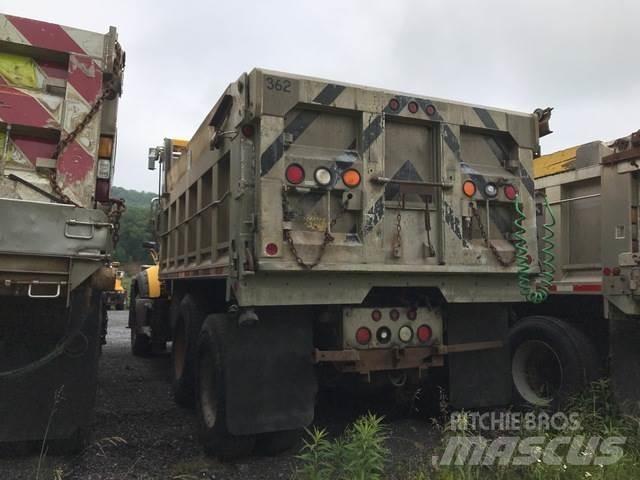 Mack 700 Schneeschilde und -pflüge
