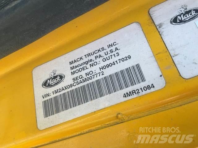 Mack 700 Schneeschilde und -pflüge