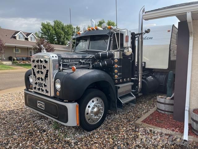 Mack B75 Sattelzugmaschinen