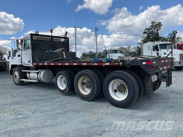 Mack CH 613 Pritschenwagen/Pritschenwagen mit Seitenklappe