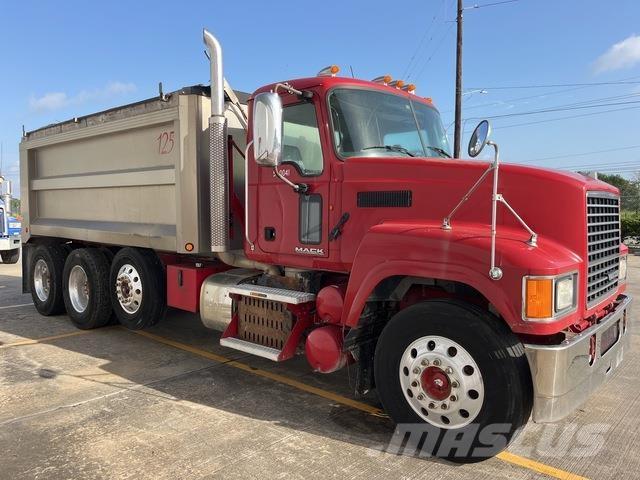 Mack CHU613 Kipper