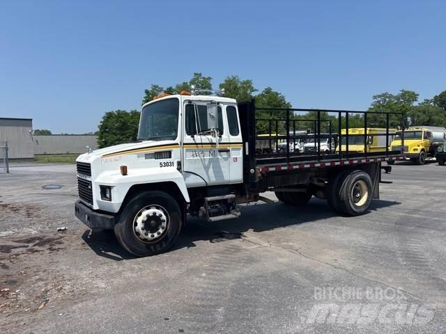 Mack CS300P Pritschenwagen/Pritschenwagen mit Seitenklappe