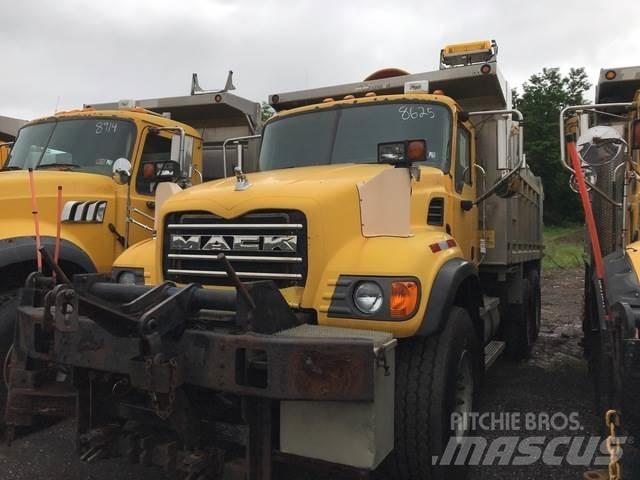 Mack CV700 Schneeschilde und -pflüge
