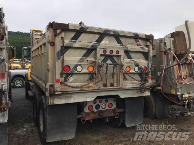 Mack CV700 Schneeschilde und -pflüge