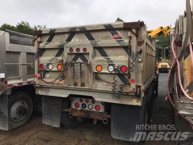 Mack CV700 Schneeschilde und -pflüge