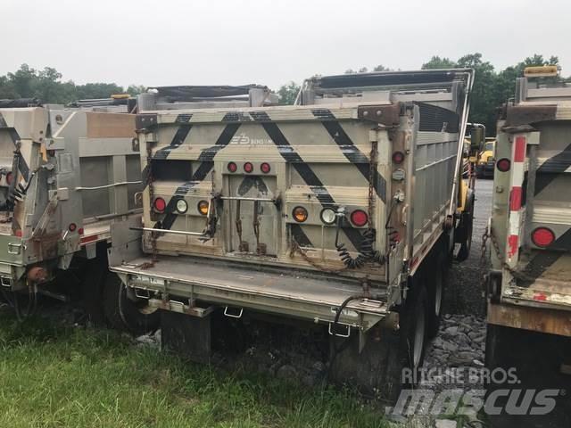 Mack CV700 Schneeschilde und -pflüge