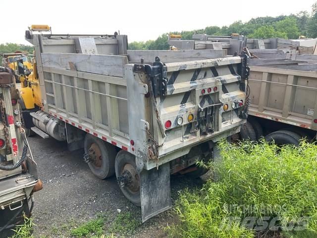 Mack CV700 Schneeschilde und -pflüge
