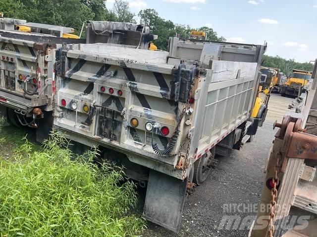 Mack CV700 Schneeschilde und -pflüge