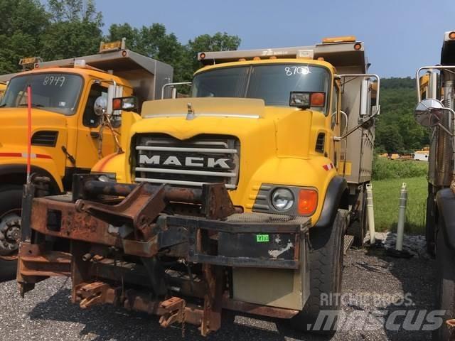 Mack CV700 Schneeschilde und -pflüge