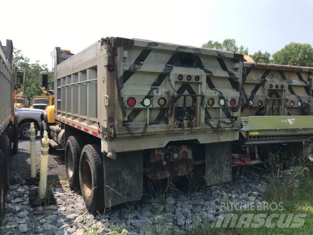 Mack CV700 Schneeschilde und -pflüge
