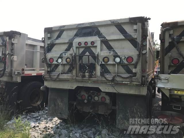 Mack CV700 Schneeschilde und -pflüge