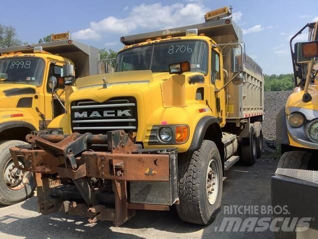 Mack CV700 Schneeschilde und -pflüge
