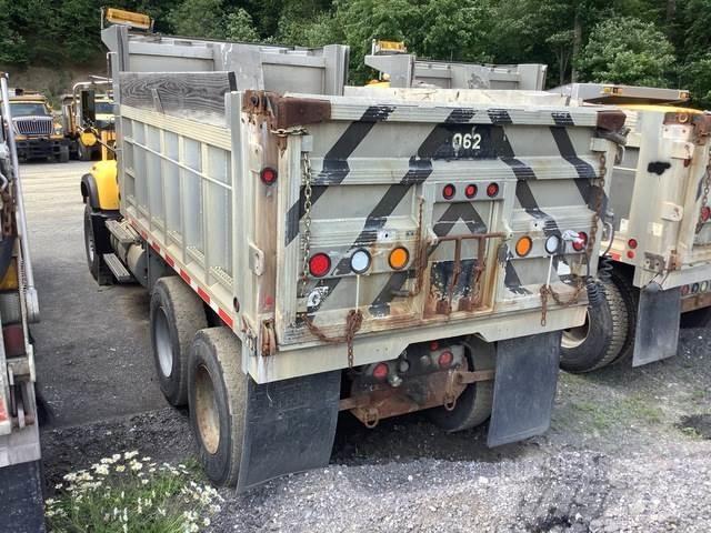 Mack CV700 Schneeschilde und -pflüge