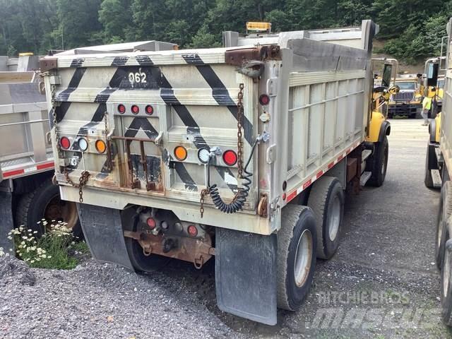 Mack CV700 Schneeschilde und -pflüge