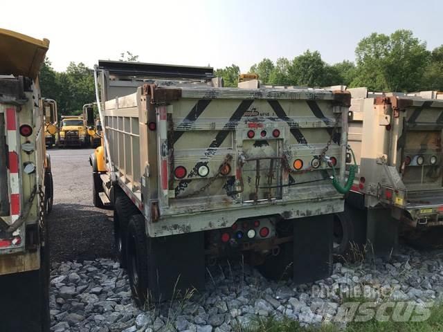Mack CV700 Schneeschilde und -pflüge